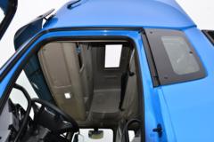 东风商用车 天锦KR PLUS 300马力 6X2 9.8米栏板载货车(国六)(高顶双卧)