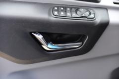 东风商用车 天锦KR PLUS 300马力 6X2 9.8米栏板载货车(国六)(高顶双卧)