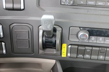 �й����� HOWO MAX 350���� 6X2 9.6��AMT�Զ��������ػ���(ZZ1257N54CKF1)ͼƬ