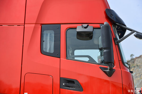 惊喜不断,降0.3万!东风天龙KL牵引车系列超值回馈