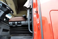 东风商用车 天龙旗舰KX 王者版 520马力 8X4 9.4米栏板载货车(国六)