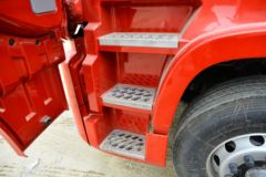 东风商用车 天龙旗舰KX 王者版 520马力 8X4 9.4米栏板载货车(国六)
