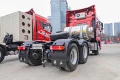 青岛解放 JH6重卡  领航版 530马力 6X4 LNG自动档牵引车(国六)(CA4259P25K15T1NE6A80)
