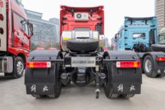 青岛解放 JH6重卡  领航版 530马力 6X4 LNG自动档牵引车(国六)(CA4259P25K15T1NE6A80)