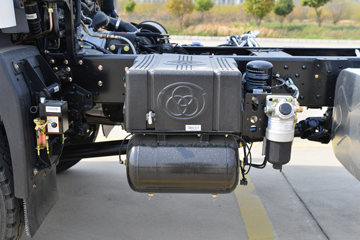 ����ʮͨ ��� 245���� 4X4 4.5����ж��(STQ2186L07Y3E6)ͼƬ