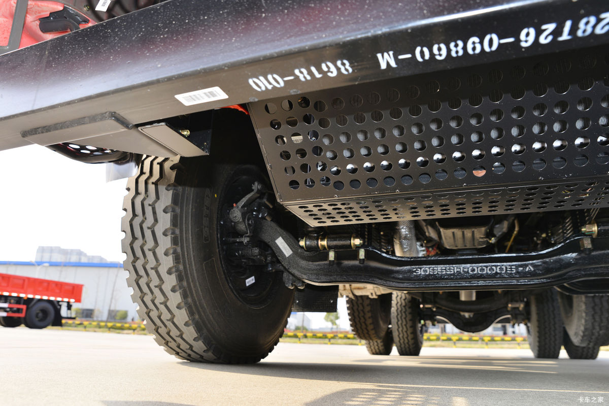 昊龙自卸车底盘图片