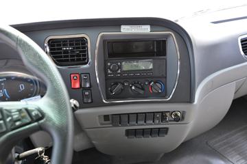 ����ʮͨ ��� 220���� 6X2 ƽ�����䳵(STQ5245TPBD6)ͼƬ