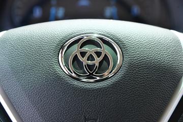 ����ʮͨ ��� 220���� 6X2 ƽ�����䳵(STQ5245TPBD6)ͼƬ