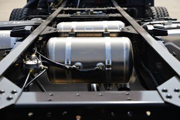 ����ʮͨ ��� 220���� 6X2 ƽ�����䳵(STQ5245TPBD6)ͼƬ