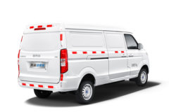 SRM鑫源 好运 启航版 2.5T 4.5米纯电动封闭货车32.14kWh