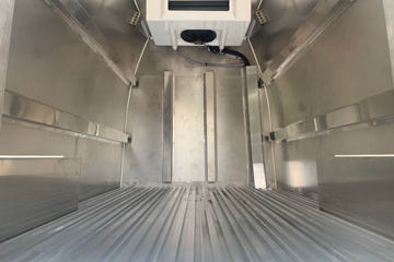 江铃汽车 新全顺 122马力 4X2 5.341米疫苗冷链车(CSC5040XLLJF6)上装图片