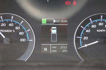 ����Ծ�� ��ԽEC300 4.5T 4.15�׵��Ŵ��綯��ʽ�Ῠ81.14kWhͼƬ