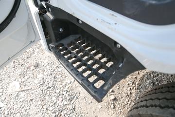 ����Ծ�� ��ԽEC300 4.5T 4.15�׵��Ŵ��綯��ʽ�Ῠ81.14kWhͼƬ