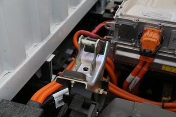 ����Ծ�� ��ԽEC300 4.5T 4.15�׵��Ŵ��綯��ʽ�Ῠ81.14kWhͼƬ