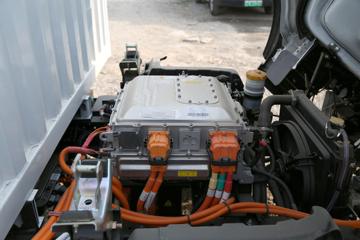 ����Ծ�� ��ԽEC300 4.5T 4.15�׵��Ŵ��綯��ʽ�Ῠ81.14kWhͼƬ