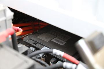 ����Ծ�� ��ԽEC300 4.5T 4.15�׵��Ŵ��綯��ʽ�Ῠ81.14kWhͼƬ