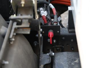 ����Ծ�� ��ԽEC300 4.5T 4.15�׵��Ŵ��綯��ʽ�Ῠ81.14kWhͼƬ