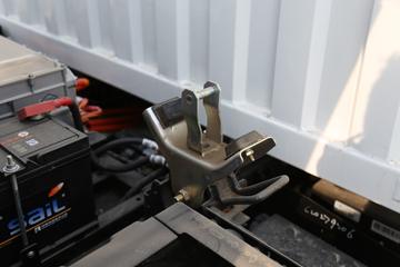 ����Ծ�� ��ԽEC300 4.5T 4.15�׵��Ŵ��綯��ʽ�Ῠ81.14kWhͼƬ