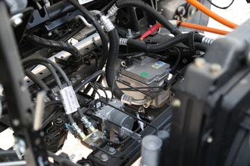 ����Ծ�� ��ԽEC300 4.5T 4.15�׵��Ŵ��綯��ʽ�Ῠ81.14kWhͼƬ