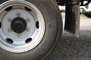 ����Ծ�� ��ԽEC300 4.5T 4.15�׵��Ŵ��綯��ʽ�Ῠ81.14kWhͼƬ