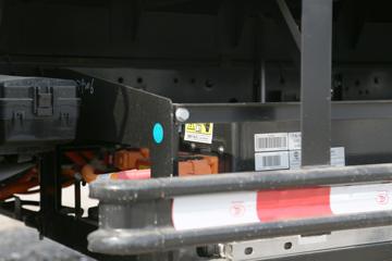 ����Ծ�� ��ԽEC300 4.5T 4.15�׵��Ŵ��綯��ʽ�Ῠ81.14kWhͼƬ