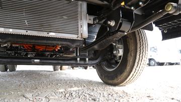 ����Ծ�� ��ԽEC300 4.5T 4.15�׵��Ŵ��綯��ʽ�Ῠ81.14kWhͼƬ