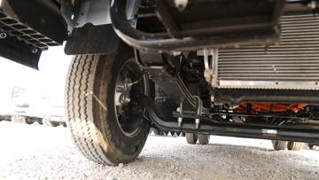 ����Ծ�� ��ԽEC300 4.5T 4.15�׵��Ŵ��綯��ʽ�Ῠ81.14kWhͼƬ