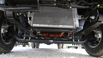 ����Ծ�� ��ԽEC300 4.5T 4.15�׵��Ŵ��綯��ʽ�Ῠ81.14kWhͼƬ