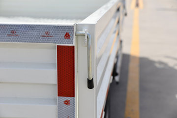 �й�����HOWO ����M 140���� 4.15�׵��������Ῠ(ZZ1047C3215F145)ͼƬ