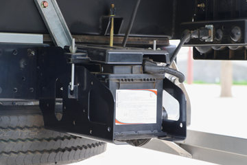 ŷ���� ����HS 4.5T 4.08�ײ��ʽ��϶�����س�(��ɲ)(BJ5048XLCPHEV1)14.016kWhͼƬ