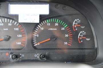 ����ʮͨ ��� 245���� 6X2 �泵��(STQ5257JSQD6)ͼƬ