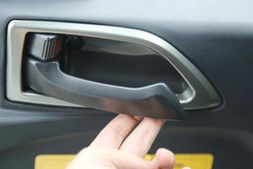 Զ�� E200 2021�� ��׼��4.5T 4.14�׵��Ŵ��綯��ʽ�Ῠ106.95kWhͼƬ