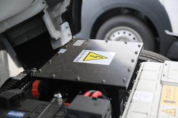 Զ�� E200 2021�� ��׼��4.5T 4.14�׵��Ŵ��綯��ʽ�Ῠ106.95kWhͼƬ