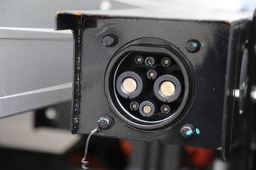 Զ�� E200 2021�� ��׼��4.5T 4.14�׵��Ŵ��綯��ʽ�Ῠ106.95kWhͼƬ