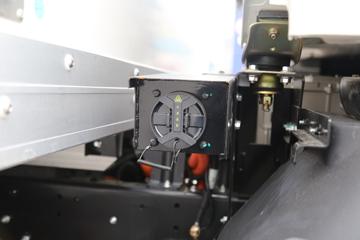 Զ�� E200 2021�� ��׼��4.5T 4.14�׵��Ŵ��綯��ʽ�Ῠ106.95kWhͼƬ