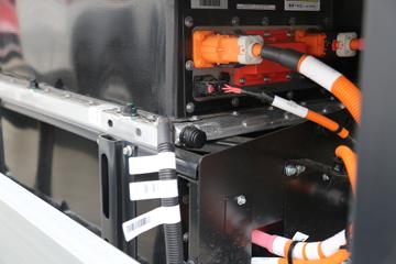 Զ�� E200 2021�� ��׼��4.5T 4.14�׵��Ŵ��綯��ʽ�Ῠ106.95kWhͼƬ