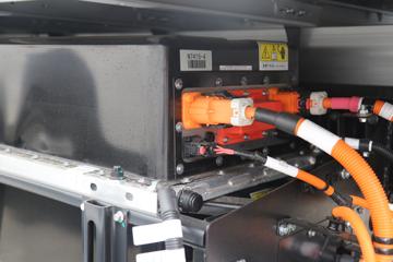 Զ�� E200 2021�� ��׼��4.5T 4.14�׵��Ŵ��綯��ʽ�Ῠ106.95kWhͼƬ