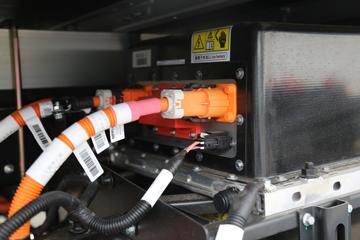 Զ�� E200 2021�� ��׼��4.5T 4.14�׵��Ŵ��綯��ʽ�Ῠ106.95kWhͼƬ