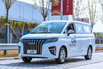 北汽制造 王牌M7 豪华营运版 116马力 1.6L汽油 7座 标轴轻客