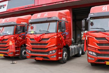 青岛解放 JH5重卡 480马力 6X4 AMT自动档牵引车(CA4251P2K15T1E6A80)