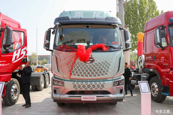 东风柳汽 乘龙H5V 460马力 6X4 AMT自动档牵引车(国六)(LZ4250H5DC1)