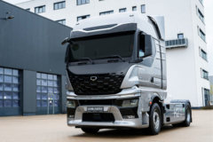 量子 QHM 4X2 氢燃料电动牵引车