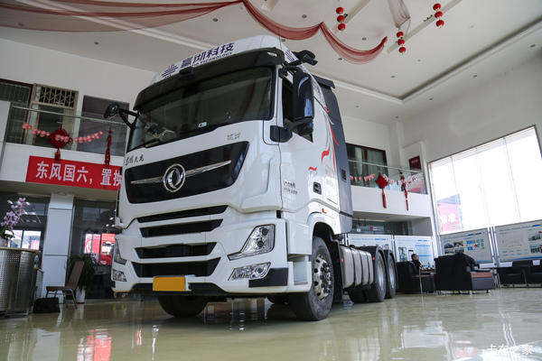 许昌风神优惠季天龙旗舰KX 王者版 600马力 6X4 牵引车