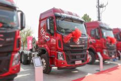 东风柳汽 乘龙H5 超轻版 460马力 6X4 LNG牵引车(国六)(LZ4250H7DM1)