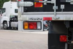 庆铃 五十铃巨咖 240马力 4X2 7.6米厢式载货车(QL5180XXYGTFRJ)