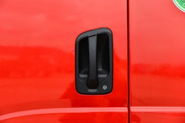 大运 致胜 200马力 4X2 5.6米自卸车(法士特10挡)(DYQ3187D6AB)外观图片