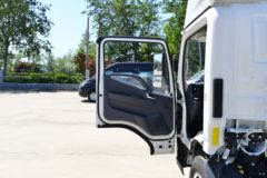 江铃 凯运＋中体 146马力 4.2米单排仓栅式轻卡(国六)(气刹)(JX5044CCYTGB26)