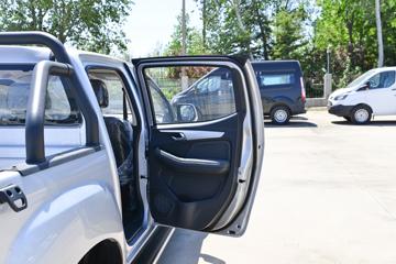 ������ʮ�� ���� 2.5T���� 143���� �ֶ����� ����˫��Ƥ��ͼƬ