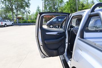 ������ʮ�� ���� 2.5T���� 143���� �ֶ����� ����˫��Ƥ��ͼƬ