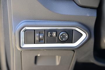 ������ʮ�� ���� 2.5T���� 143���� �ֶ����� ����˫��Ƥ��ͼƬ